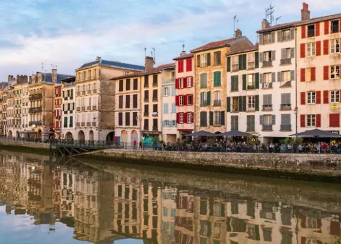 Centre Historique 5 * באיון